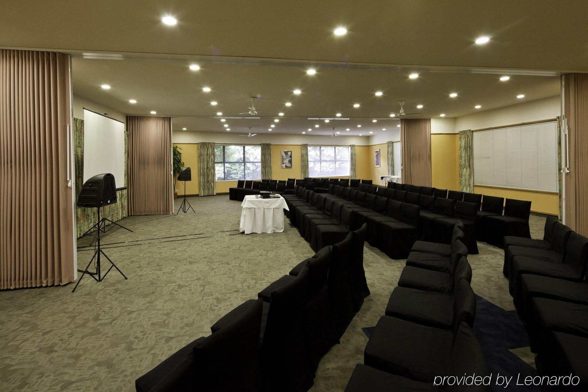 Distinction Hamilton Hotel & Conference Centre Extérieur photo